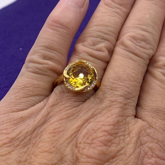 New, no tags. Yellow topaz, intense colour, white diamond accents, real gold - Picture 5 of 16